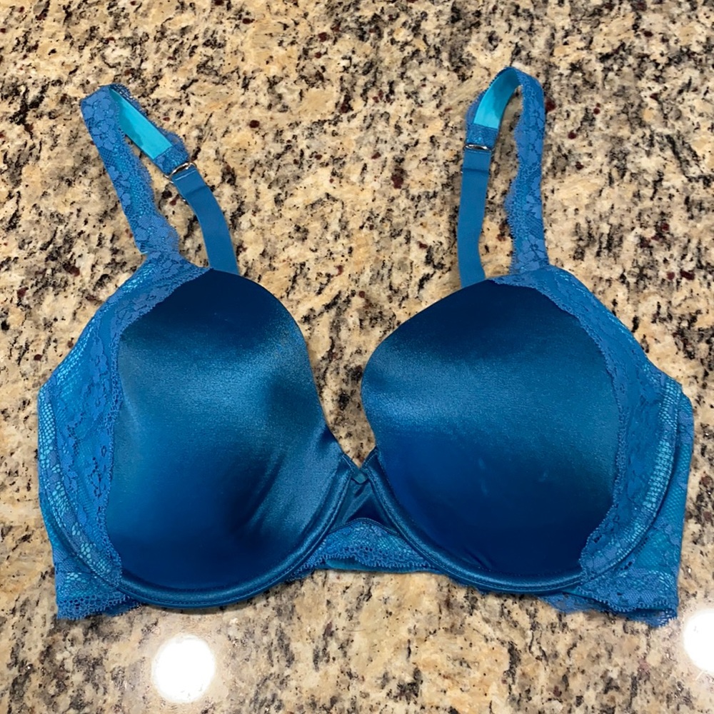 turquoise Maidenform bra